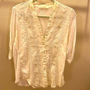 Gorgeous embroidered top cream